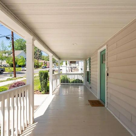 Modern 3-Bedroom, Big Fence Yard, Pets Stay Free Durham Buitenkant foto