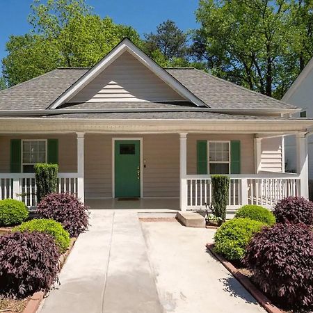Modern 3-Bedroom, Big Fence Yard, Pets Stay Free Durham Buitenkant foto