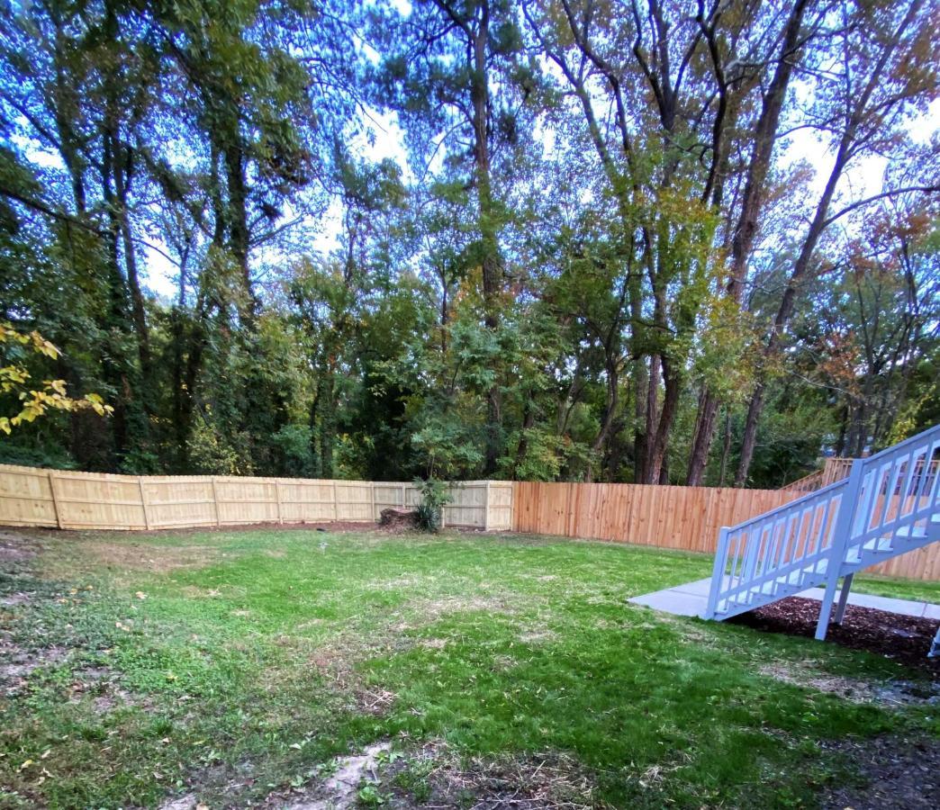 Modern 3-Bedroom, Big Fence Yard, Pets Stay Free Durham Buitenkant foto