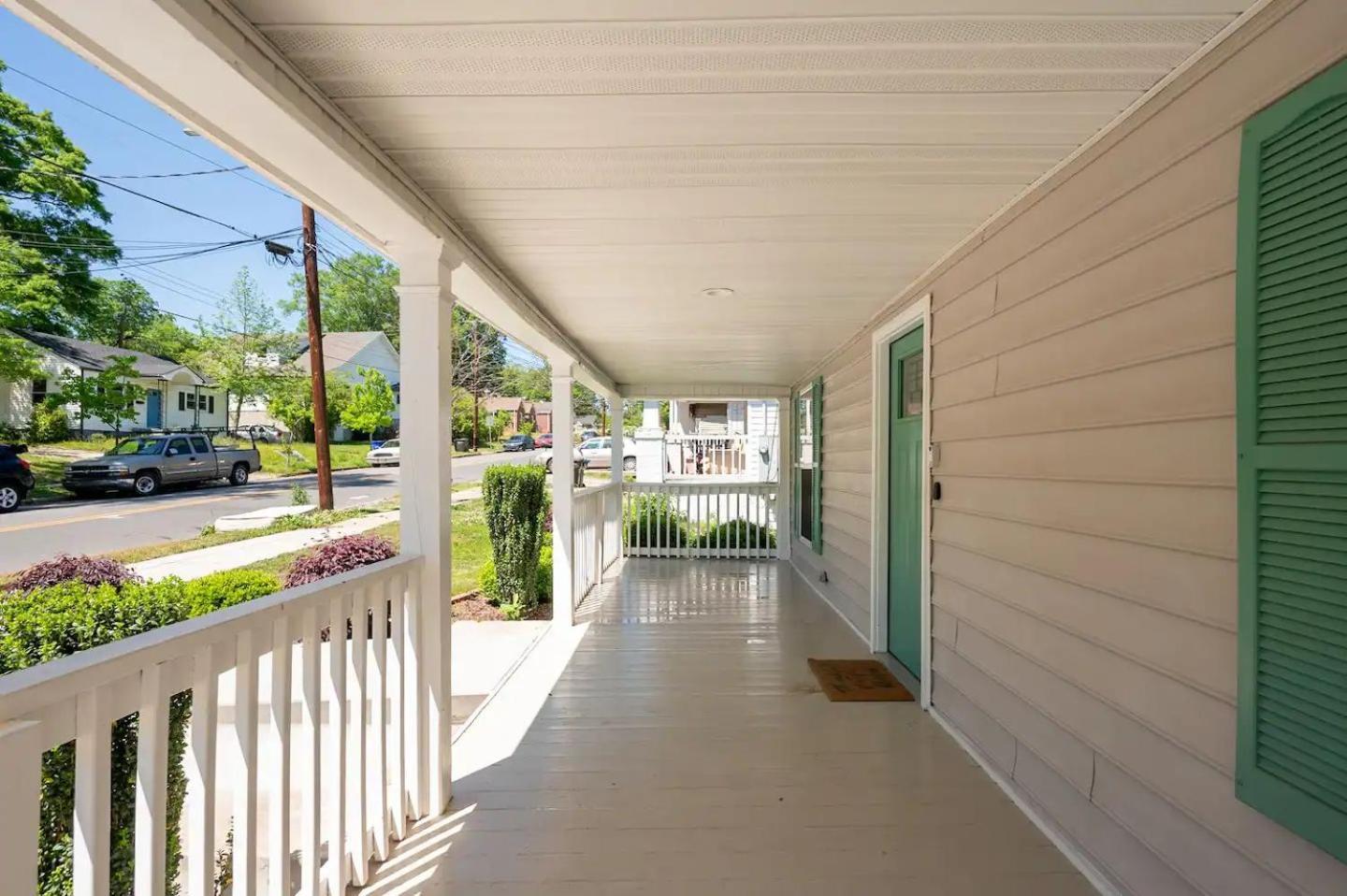 Modern 3-Bedroom, Big Fence Yard, Pets Stay Free Durham Buitenkant foto