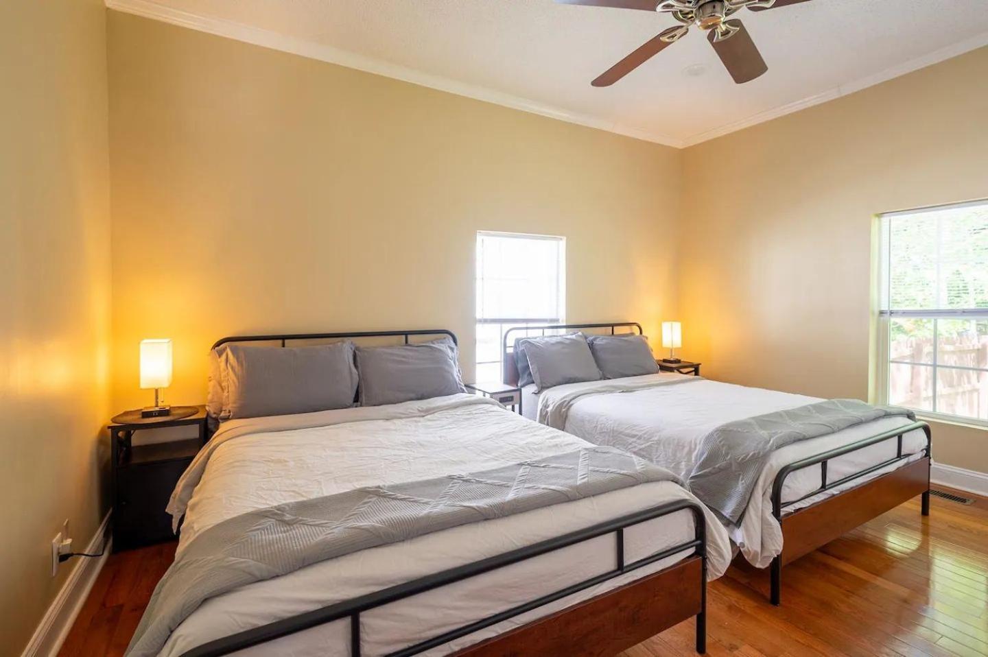 Modern 3-Bedroom, Big Fence Yard, Pets Stay Free Durham Buitenkant foto