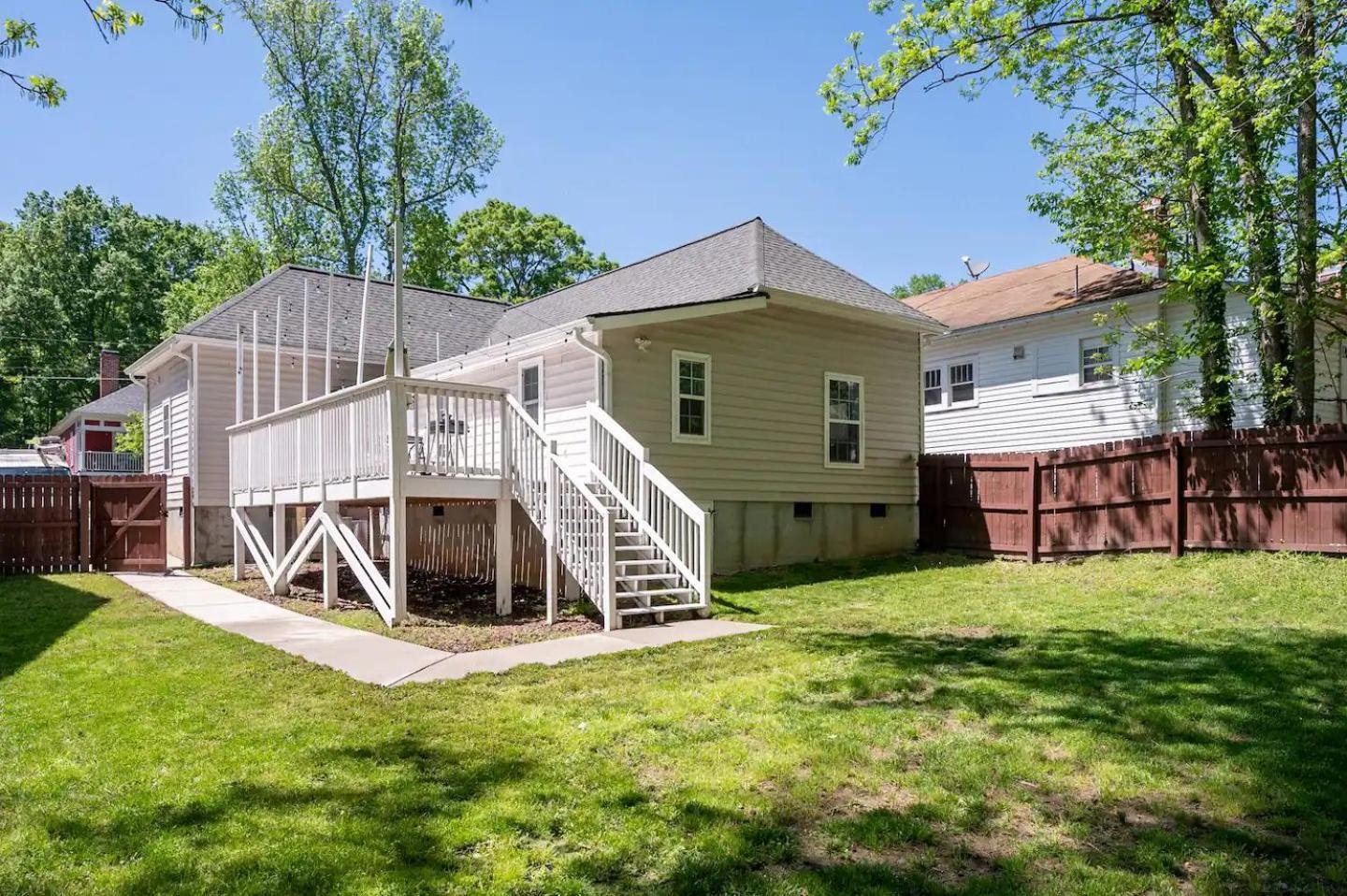 Modern 3-Bedroom, Big Fence Yard, Pets Stay Free Durham Buitenkant foto
