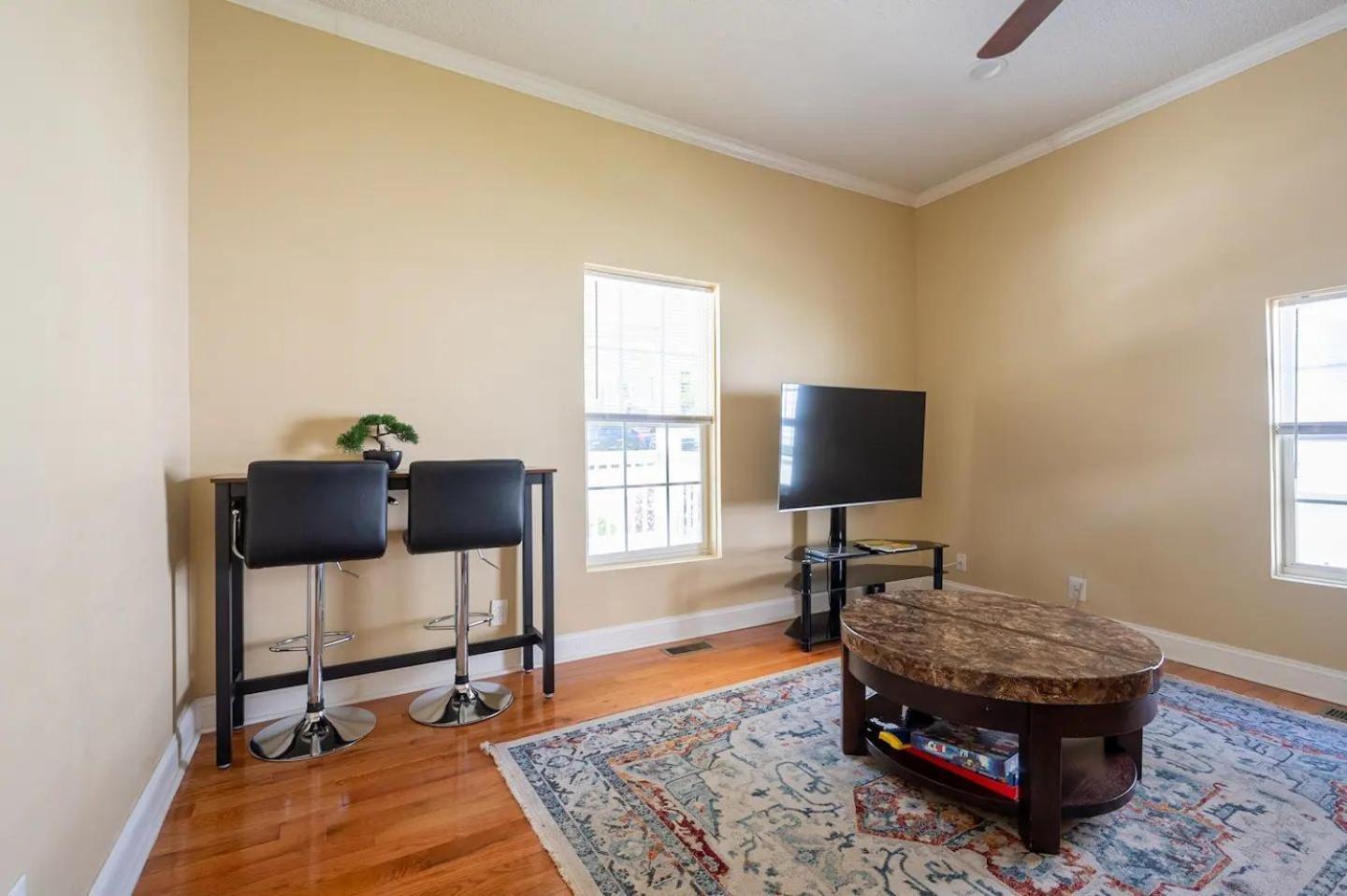 Modern 3-Bedroom, Big Fence Yard, Pets Stay Free Durham Buitenkant foto